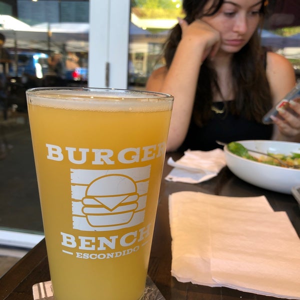 7/25/2020 tarihinde Konrad F.ziyaretçi tarafından Burger Bench'de çekilen fotoğraf