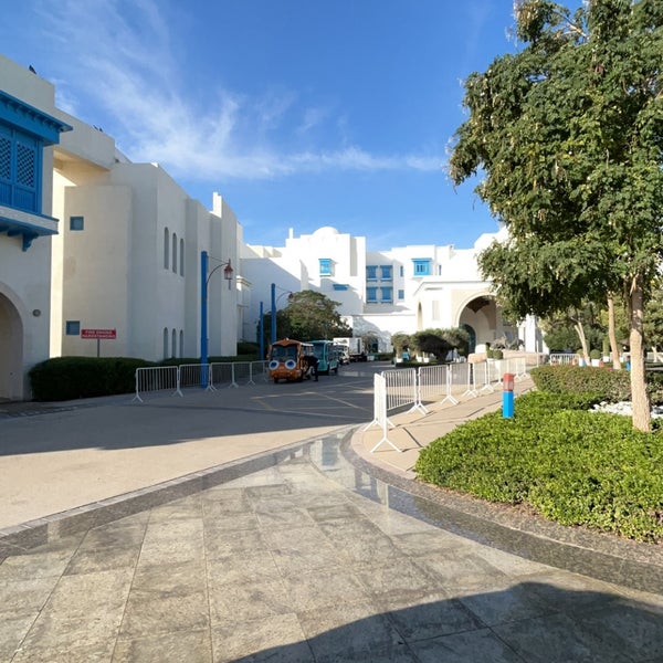 Foto tirada no(a) Hilton Salwa Beach Resort &amp; Villas por Faisal em 1/25/2024