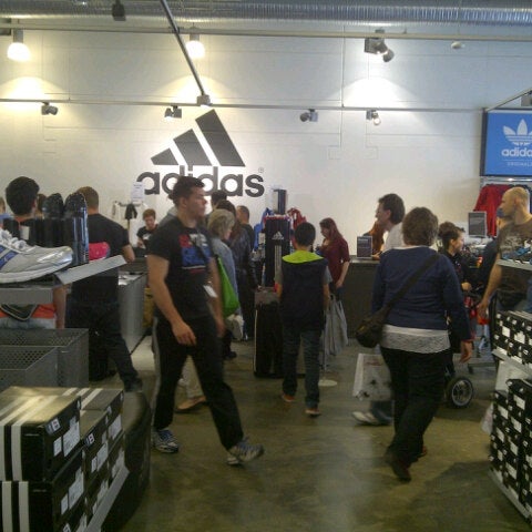 Egomanía Deformar filtrar Adidas Outlet Store - Tienda de artículos deportivos