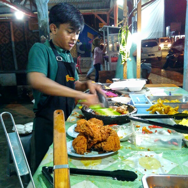 Ayam Geprek Sambel Cenghar - Fried Chicken Joint in Purwakarta