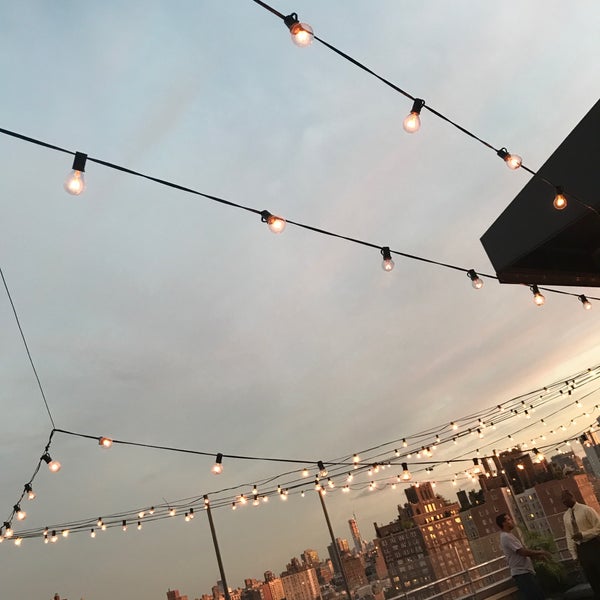 9/21/2017 tarihinde Tulin E.ziyaretçi tarafından Plunge Rooftop Bar &amp; Lounge'de çekilen fotoğraf