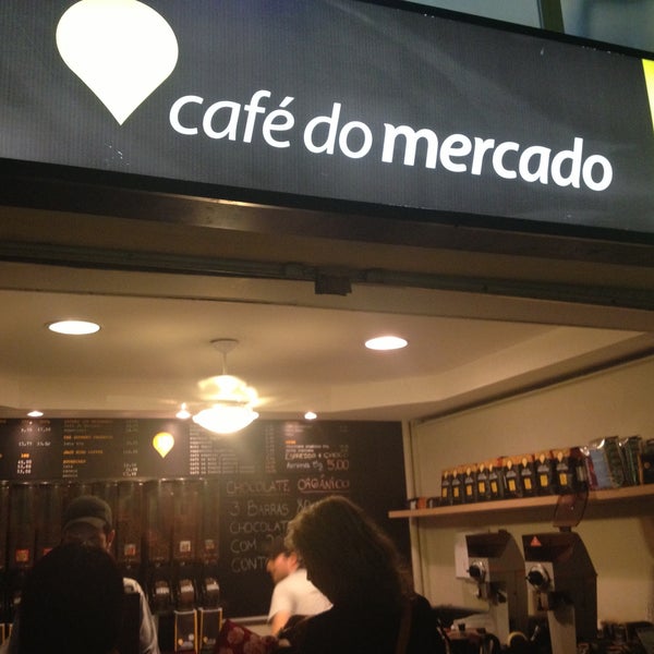 Photo taken at Café do Mercado by Ary F. on 4/19/2013