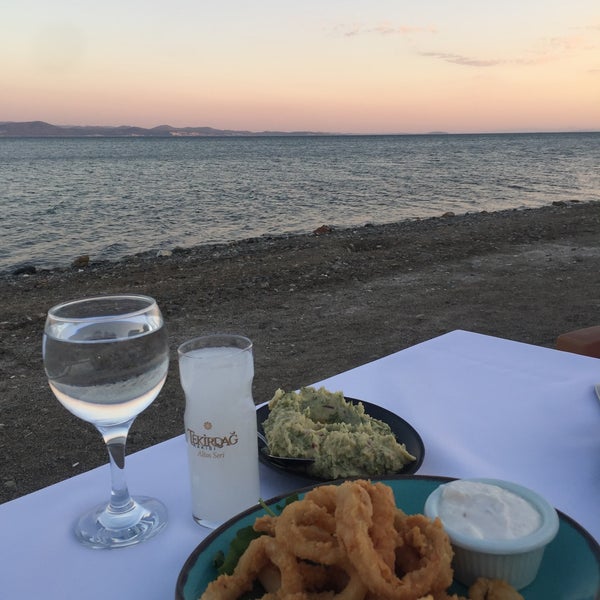 Foto diambil di İstasyon Restaurant oleh Funda Ç. pada 6/18/2022