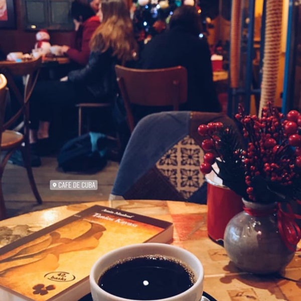 Foto diambil di Cafe De Cuba oleh Beyazzenci pada 12/27/2018