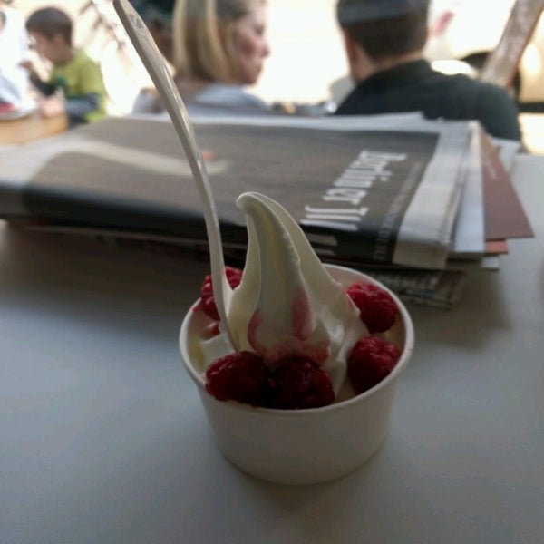 4/9/2017 tarihinde Nataia L.ziyaretçi tarafından Good Q Frozen Yogurt &amp; Cafe'de çekilen fotoğraf