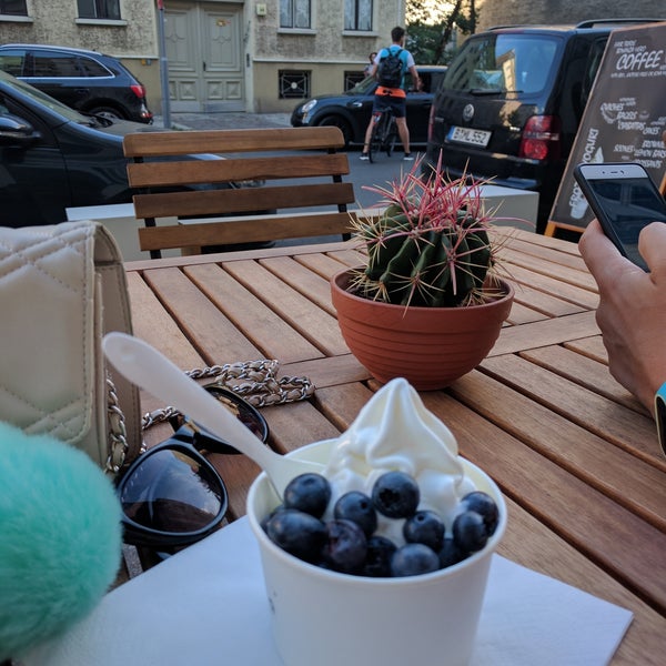 8/6/2017 tarihinde Nataia L.ziyaretçi tarafından Good Q Frozen Yogurt &amp; Cafe'de çekilen fotoğraf