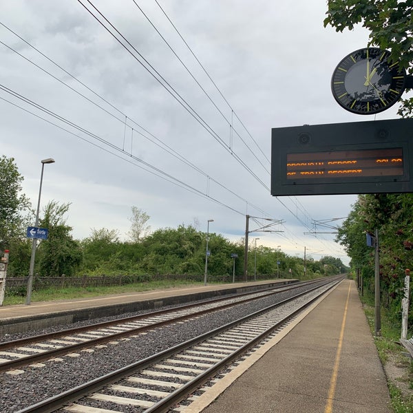 Gare SNCF de SaintLouislaChaussée Bahnhof