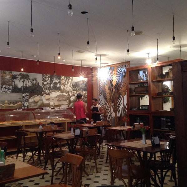 รูปภาพถ่ายที่ Caffè Lorenzon โดย Gisele S. เมื่อ 2/1/2014