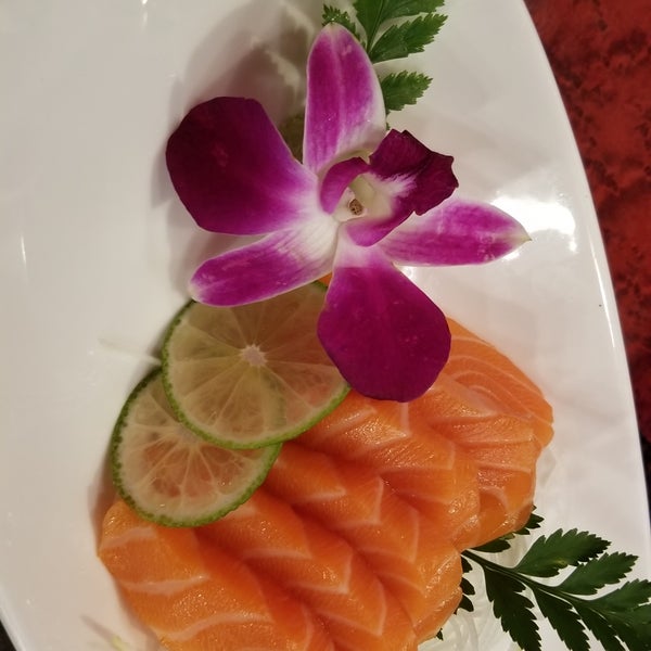 Foto diambil di Daan Sushi Asian Bistro &amp; Bar oleh 경순 김. pada 1/26/2019