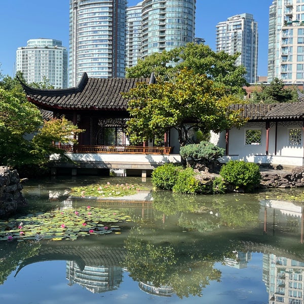 beautiful chinese gardens. an oasis within the city