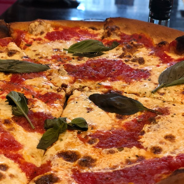 11/18/2018 tarihinde Marissa P.ziyaretçi tarafından Antika Restaurant &amp; Pizzeria'de çekilen fotoğraf