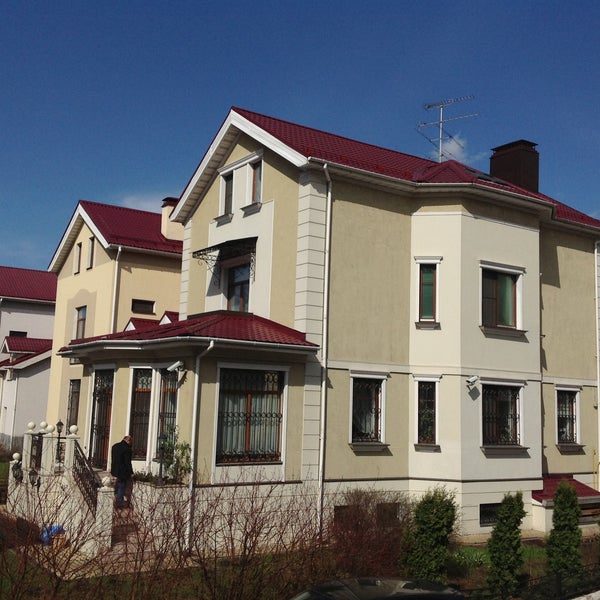 Поселок подмосковная ривьера. Северный берег коттеджный поселок пушкино. Северная слобода коттеджный поселок москва. Северная слобода 2. Северная жемчужина спб.