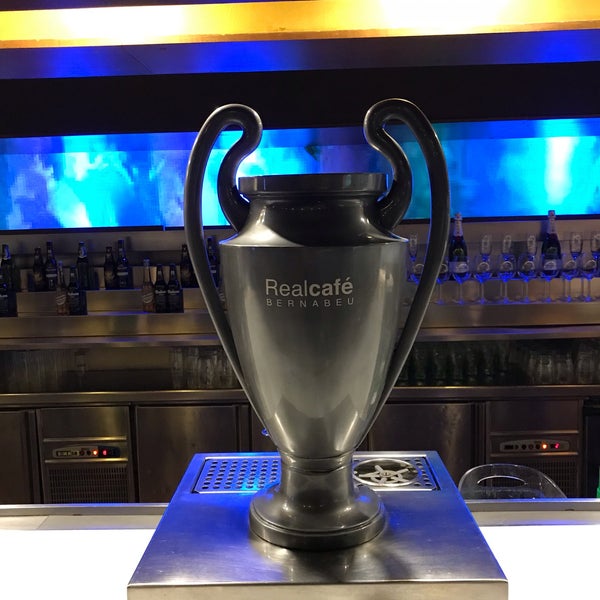 Foto scattata a Real Café Bernabéu da Francisco V. il 10/13/2018