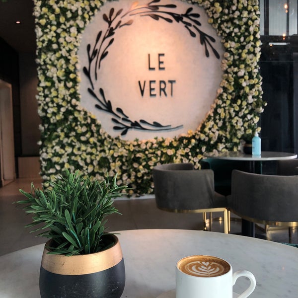Photo taken at Le Vert by Meshal🇦🇺🇬🇧 on 6/10/2022