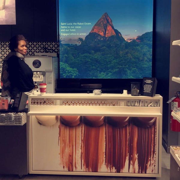 Foto diambil di Hotel Chocolat oleh Outand A. pada 1/1/2019