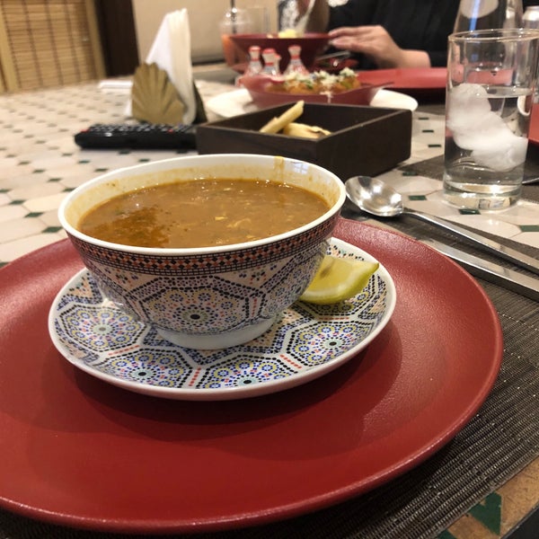 Photo prise au Menara Lounge &amp; Restaurant par Faisal le9/21/2019