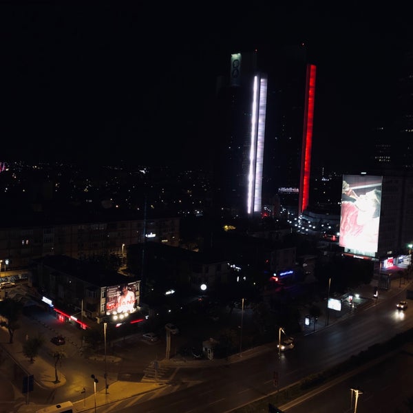 รูปภาพถ่ายที่ Mövenpick Hotel Istanbul โดย Hatan เมื่อ 8/4/2019
