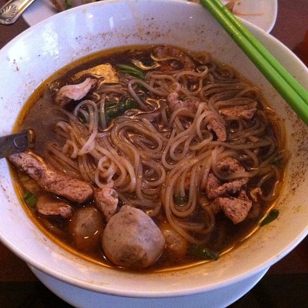 Photo taken at Bangkok Dee Thai Cuisine by PoP O. on 9/16/2012