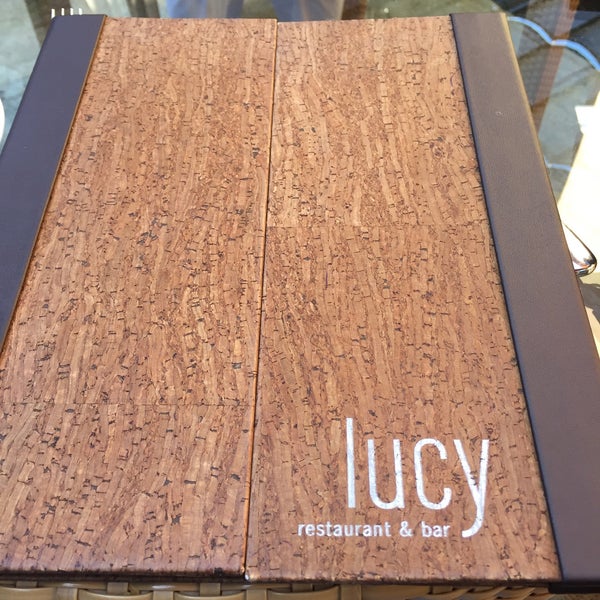 รูปภาพถ่ายที่ Lucy Restaurant &amp; Bar โดย PoP O. เมื่อ 7/4/2016