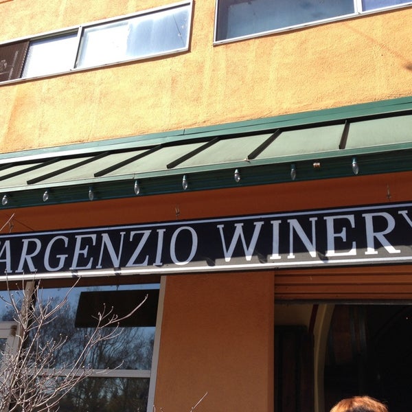 Foto tirada no(a) D&#39;Argenzio Winery por ChatChowTV G. em 3/1/2013