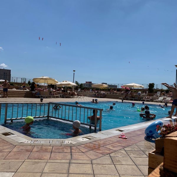 รูปภาพถ่ายที่ The Green Park Hotel Bostancı โดย Burak เมื่อ 8/8/2021
