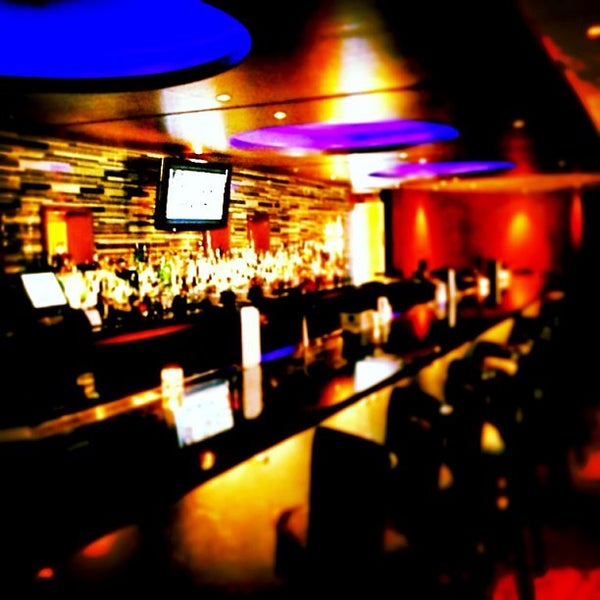 4/8/2013 tarihinde Mr. Z O.ziyaretçi tarafından Z&#39;s Oyster Bar and Steakhouse'de çekilen fotoğraf