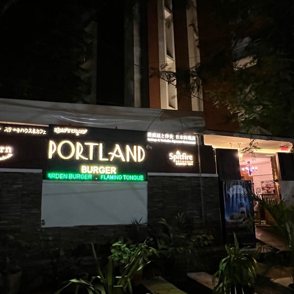 Foto diambil di Portland Steakhouse &amp; Cafe oleh Matthew A. pada 6/18/2023