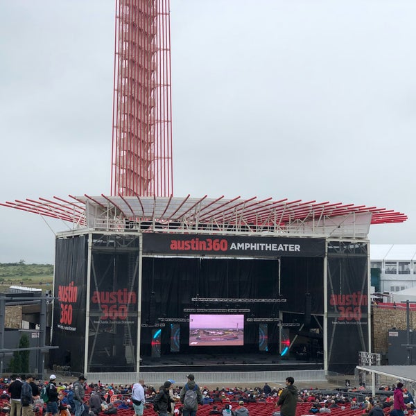 Foto tomada en Austin360 Amphitheater  por Matthew A. el 10/19/2018