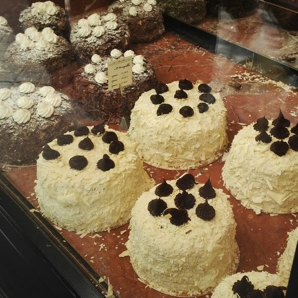 Photos At Aux Merveilleux De Fred Dessert Shop In Paris