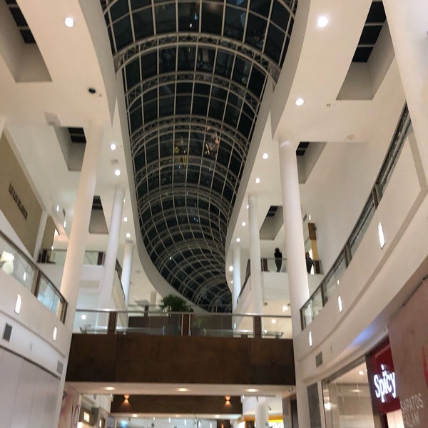 Photo taken at Shopping Crystal by Paulo O. on 3/12/2019