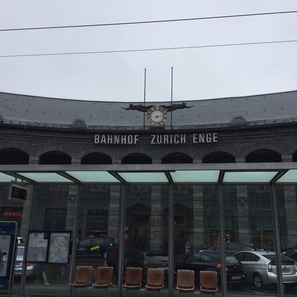 รูปภาพถ่ายที่ Bahnhof Zürich Enge โดย Paulo O. เมื่อ 2/17/2018