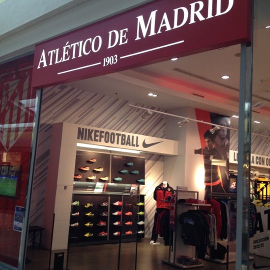 Intermedio intervalo mirar televisión Tienda Oficial Atletico de Madrid C.C. Tres Aguas - Tienda de artículos  deportivos