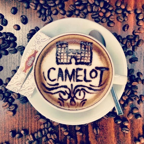 4/30/2013 tarihinde Camelot Cafe &amp; Restaurantziyaretçi tarafından Camelot Cafe &amp; Restaurant'de çekilen fotoğraf