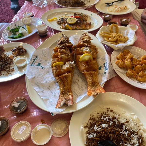 Foto tirada no(a) Anbariyah Seafood por T•Q em 5/16/2024