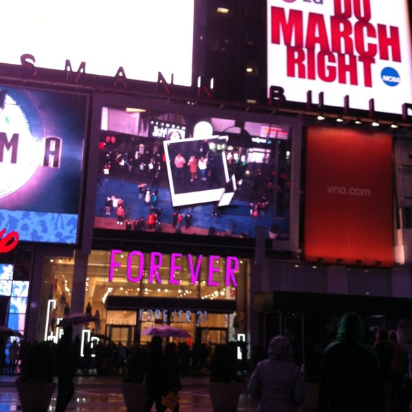 3/25/2013 tarihinde Jennifer W.ziyaretçi tarafından Broadway @ Times Square Hotel'de çekilen fotoğraf