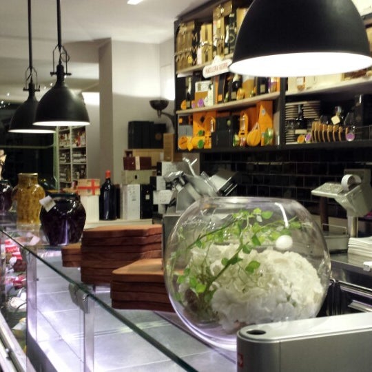 Foto diambil di Badalamenti Cucina e Bottega oleh Gaetano pada 1/30/2014