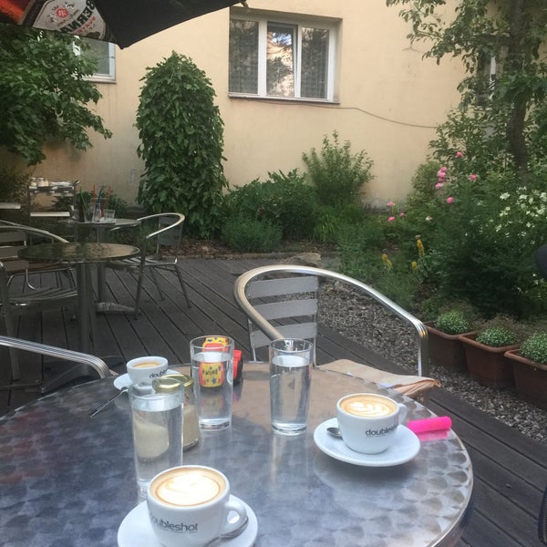 Das Foto wurde bei Bistro Zahrada von Phil K. am 6/14/2017 aufgenommen