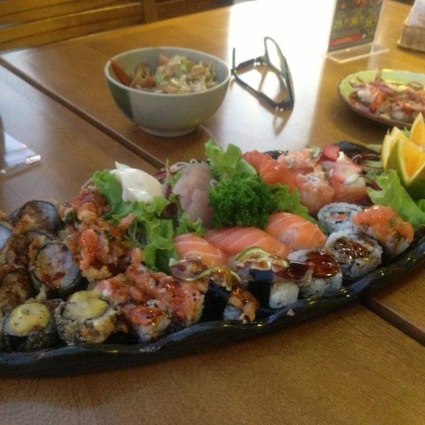 Photo taken at Itoshii sushi by Alice Midori T. on 9/15/2013