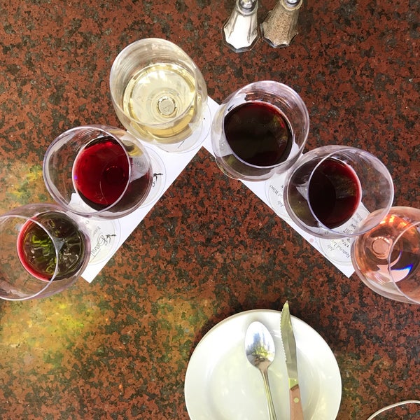 7/9/2019 tarihinde Mely M.ziyaretçi tarafından Los Olivos Wine Merchant Cafe'de çekilen fotoğraf