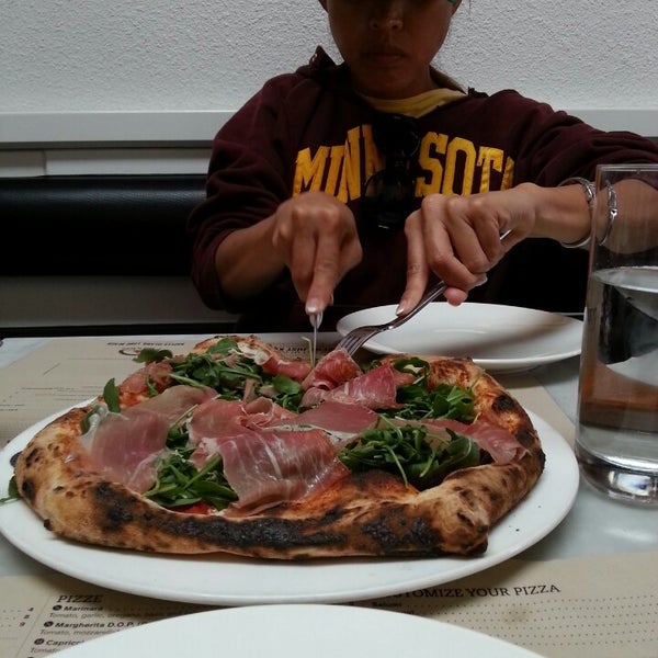 10/27/2013にBrandon C.がMichael&#39;s Pizzeriaで撮った写真