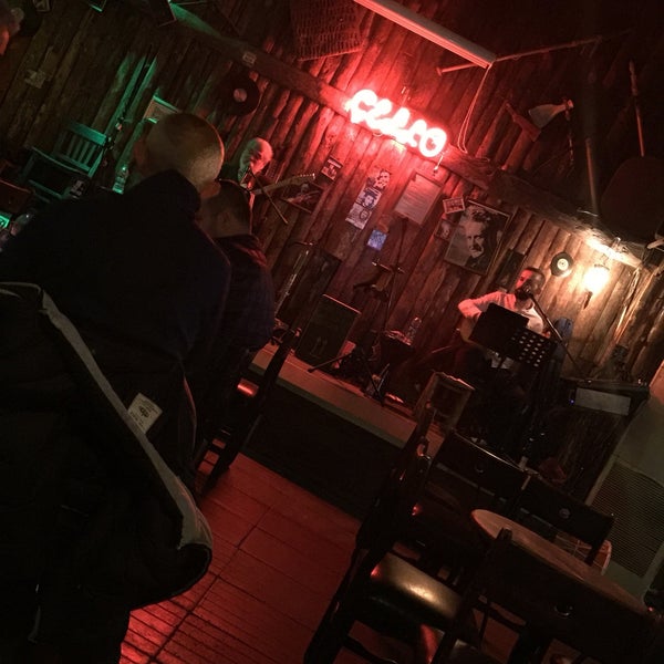 Das Foto wurde bei Çello Cafe &amp; Bar von Kaan Y. am 12/16/2018 aufgenommen