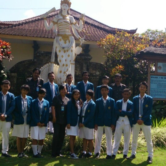 SMAN 1 Ubud - Jalan Suweta
