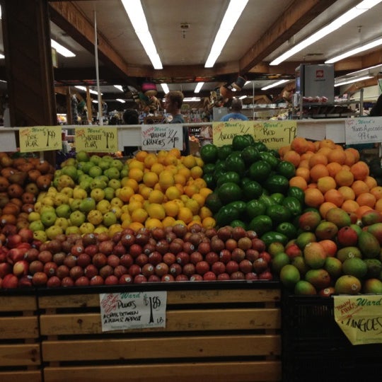 Снимок сделан в Ward&#39;s Supermarket пользователем Samantha O. 8/11/2012