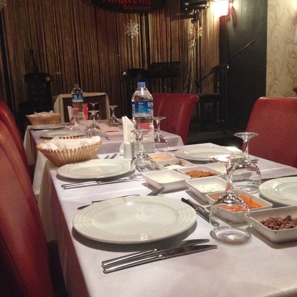 1/31/2014 tarihinde Ali U.ziyaretçi tarafından Nihavend Şale Restaurant'de çekilen fotoğraf