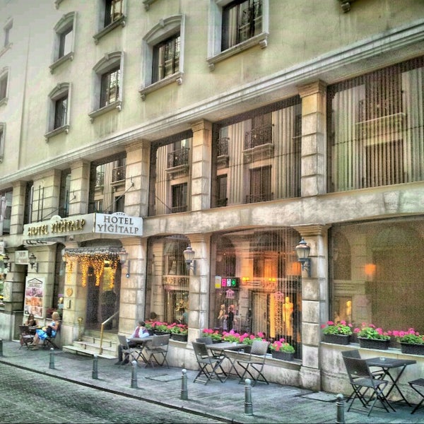 Photo taken at Hotel Yiğitalp İstanbul by Bülent A. on 6/17/2014