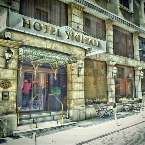 Photo taken at Hotel Yiğitalp İstanbul by Bülent A. on 7/13/2014