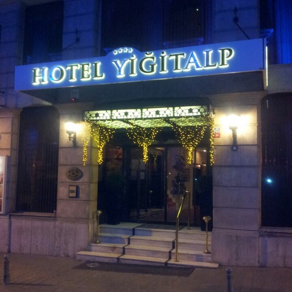 Photo taken at Hotel Yiğitalp İstanbul by Bülent A. on 3/22/2014