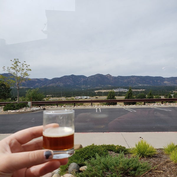 Foto scattata a Colorado Mountain Brewery da Kaitlin L. il 9/23/2019