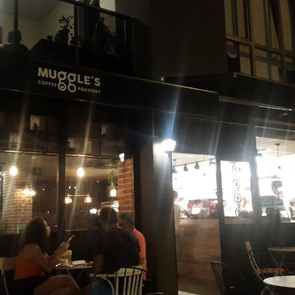 รูปภาพถ่ายที่ Muggle’s Coffee Roastery Özlüce โดย DNZ เมื่อ 9/4/2018