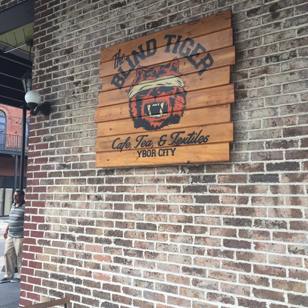 2/18/2017 tarihinde Ruby K.ziyaretçi tarafından The Blind Tiger Cafe - Ybor City'de çekilen fotoğraf